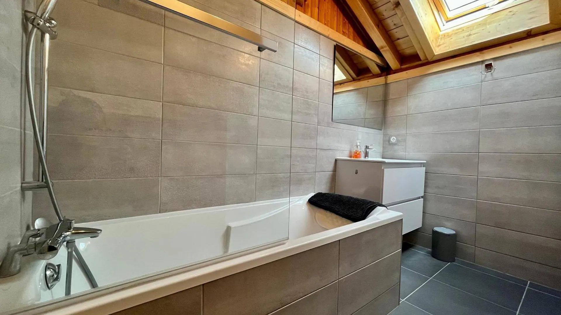 Chalet Alpin Au Calme Avec Wifi Et Parking A Samoens - Fr-1-624-10 0*,